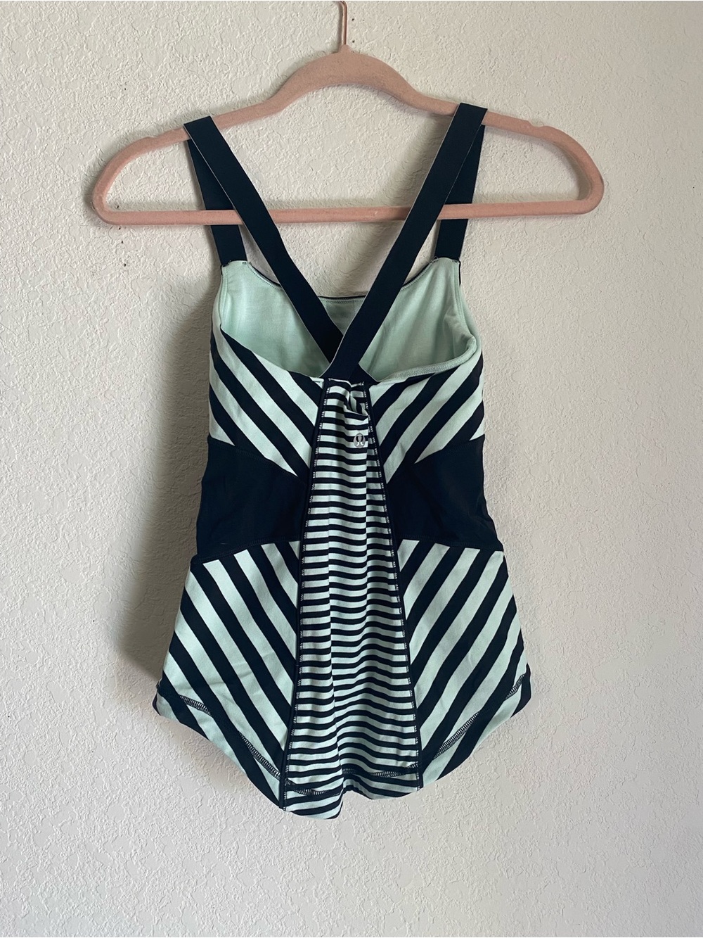 Lululemon Work It Out Tank Top Sz 4 Stripe Yoga Gym Pilates Workout - Picture 6 of 6